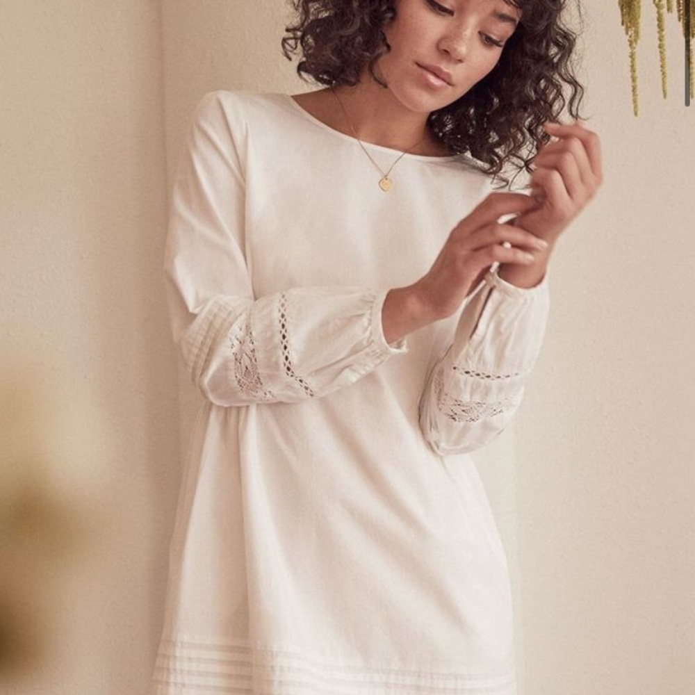 VETTA Capsule Long Sleeve Lace Dress